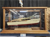 VINTAGE CHRIS CRAFT CRUISER BOAT MODEL