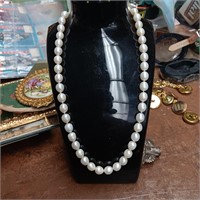 Single Strand Faux Pearl Necklace