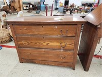 Vintage dresser - 42x19x32