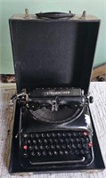 E5) Streamlined old type writer,keys press easy