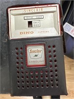 Vintage Sinclair gasoline supreme radio
