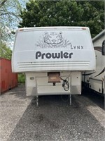 2004 FLEETWOOD PROWLER 32 FT 5TH WHEEL TRAILER