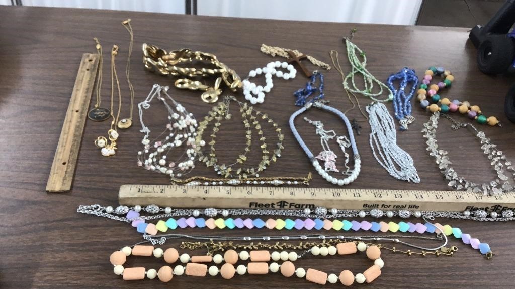 Costume necklaces & bracelets