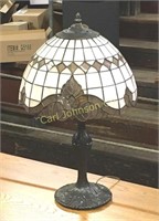 TIFFANY STYLE STAINED GLASS LAMP