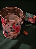 New Pioneer Woman Flour Sifter