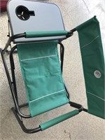 Fold out lawn chair with drink table connected