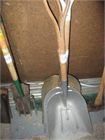 3 feed shovels