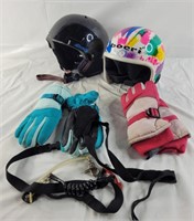 Kids ski helmets and gloves