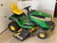 D140 John Deere Riding Tractor runs. Works.