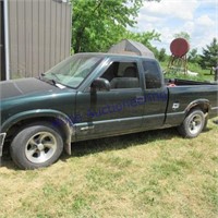 '02 CHEVY S10, 2WD, 5 SPEED MANUAL EXT CAB TRUCK