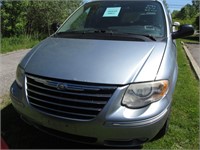 2005 Chrysler Town & Country Limited 2C8GP64L35R26