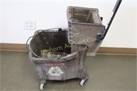Rubbermaid Mop Bucket w/ Removable Wringer