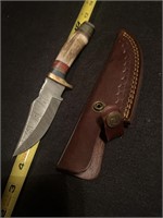Damascus steel knife with leather case