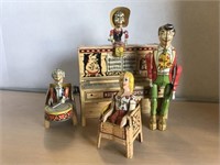 Lil' Abner and his Dogpatch Band wind up tin toy