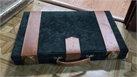 Green Felt Backgammon Game Briefcase & Chess Book