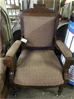 CLOTH-COVERED CHAIR W/ CASTERS