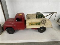Vintage metal Buddy L tow truck