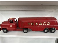 Vintage metal Texaco oil truck