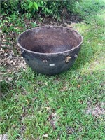 Cast iron cauldron pot- cracked