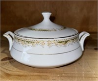 Queen Anne Beautiful Lidded Soup Tureen Veggies