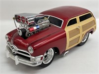1:18 Die-Cast Ford Woody  Hot Rod Muscle Machine