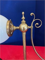 Fine Quality Brass Wall Mounted Light with