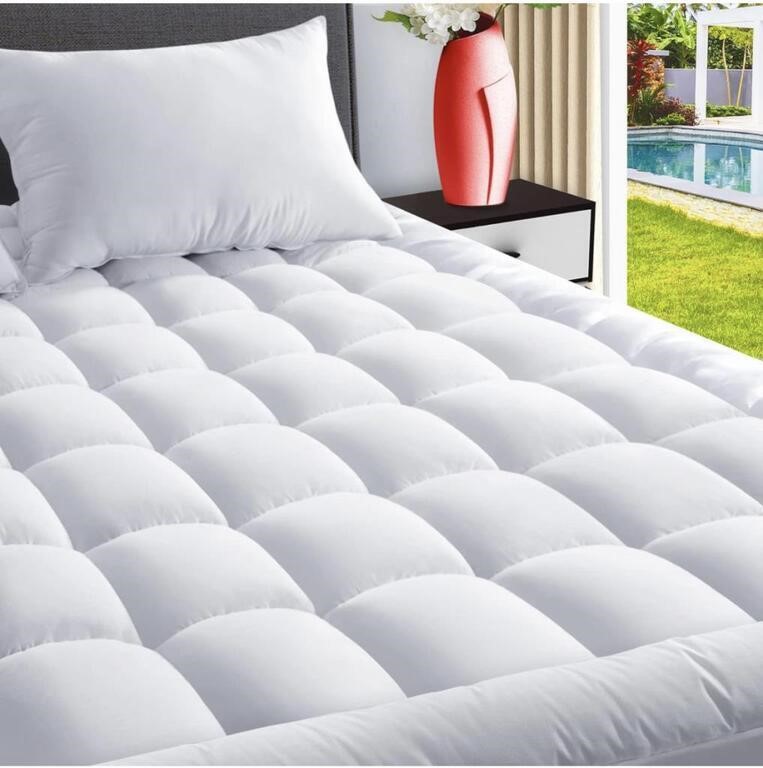 TEXARTIST QUEEN SIZED WHITE MATTRESS TOPPER