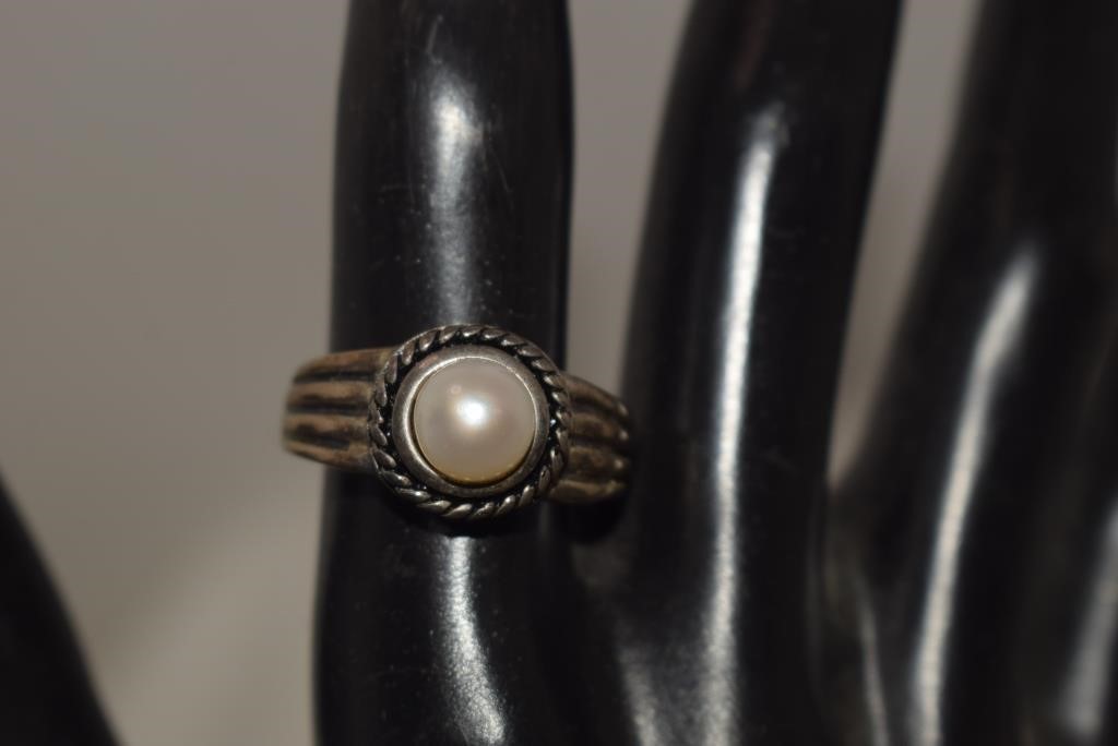 Sterling Ring w/ Pearl  Sz 8