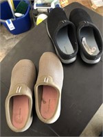 2 pair shoes W 5