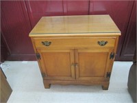 VINTAGE MAPLE 2 DOOR 1 DRAWER SIDE TABLE