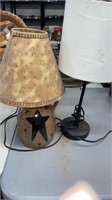 2 tabletop lamps