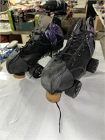 ROLLER SKATES NO SIZE WITH EXTRA WHEELS