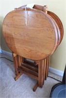 Set of (4) Oak folding TV trays with carry stand