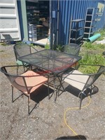 Outdoor Patio Table and 4 Chairs (yard)