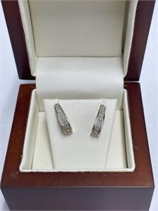 14 kt Gold Diamond Stud Earrings