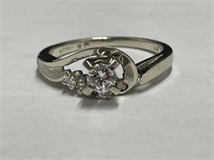 14 kt White Gold Diamond Ring Size 5