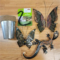 Mixed lot of outside decor items