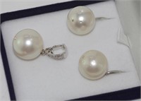 18ct white gold, Broome pearl set