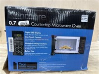 Kenmore countertop microwave oven appears in