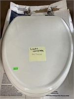 Toilet seat white 18.5 inch
