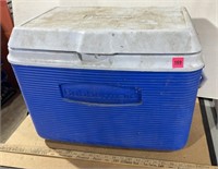 Rubbermaid Cooler. 20" x 12" x 16" deep.