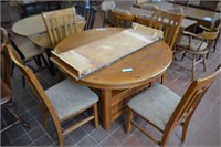 Kitchen Table with 4 Chairs & 1 Leaf