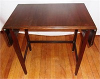 Sm. drop leaf table.