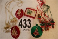 Christmas Pins & Miscellaneous(R4)