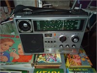 vtg. Electro brand model 2951 boom box radio