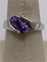 18K GE RING W/ FACETED STONE RING