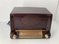 * 1951 General Electric tube radio model 422.