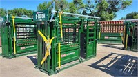 Arrowquip Q-Catch 5400LV Livestock Squeeze Chute