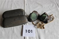 VINTAGE GOGGLES & METAL CARRYING CASE