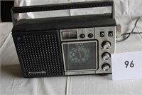 PANASONIC FM-AM RADIO MODEL NO RF-935